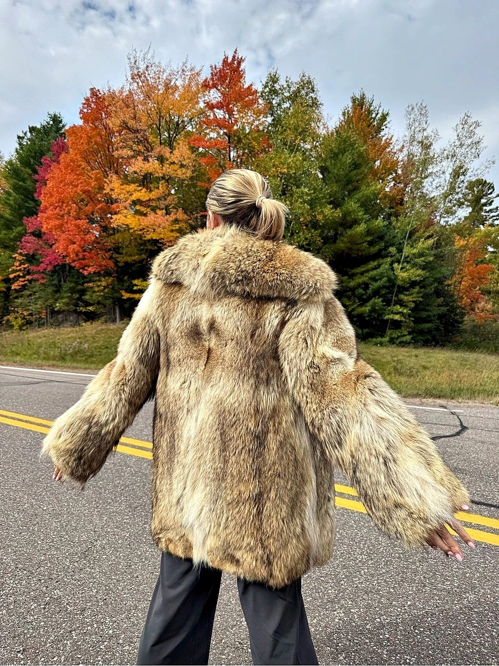 $4000 100% Real Coyote fur coat from vintage Saks fifth avenue